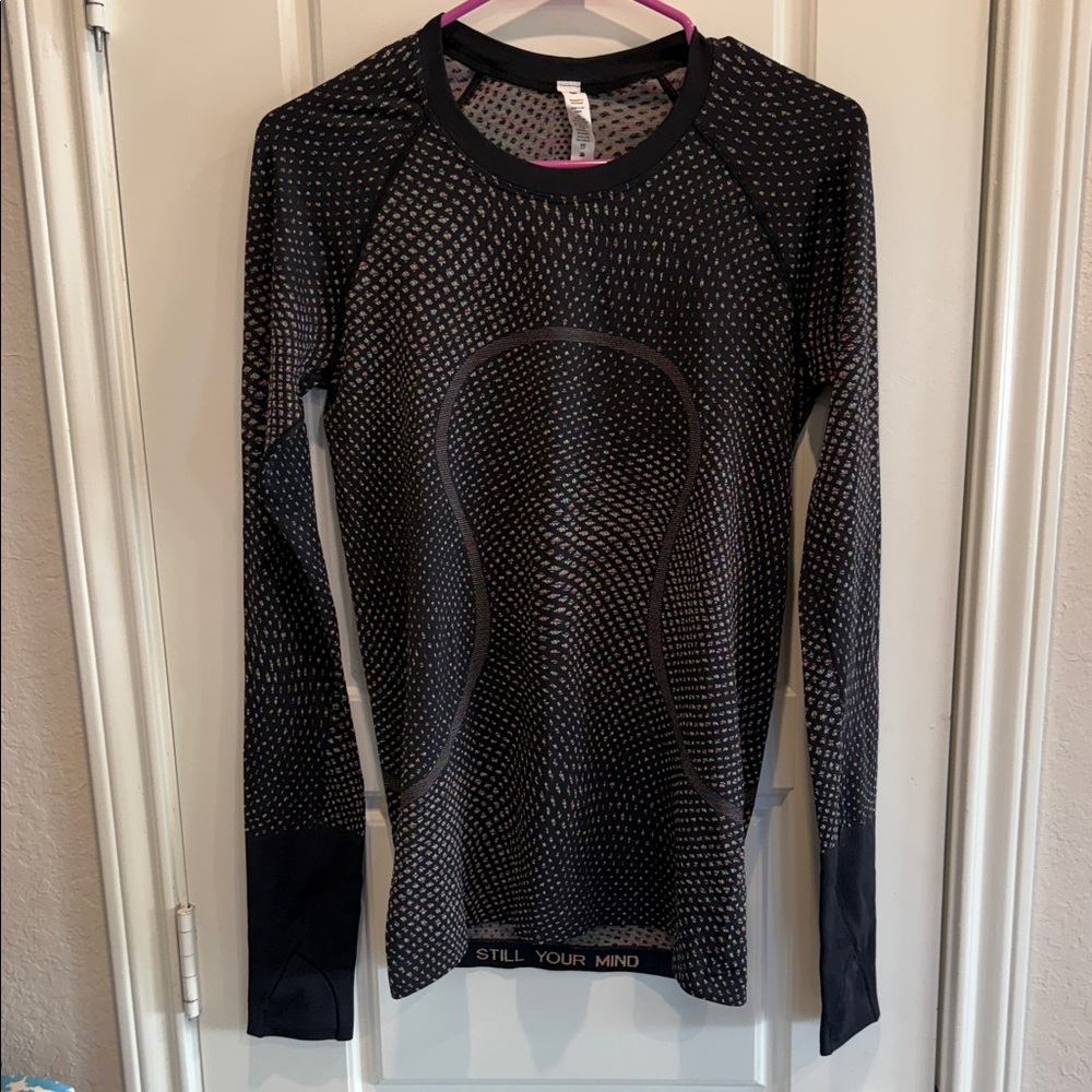 Lululemon Women’s Black and Gray Long Sleeve Athletic Top NWOT